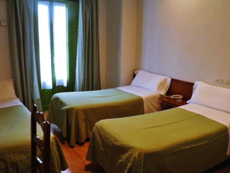 Nuria Hostal มาดริด ภายนอก รูปภาพ